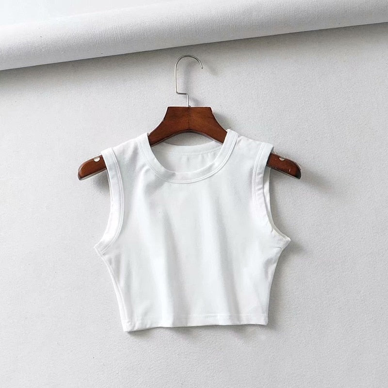 Fitted women's sleeveless crop top. Versatile for summer fashion and everyday casual wear.