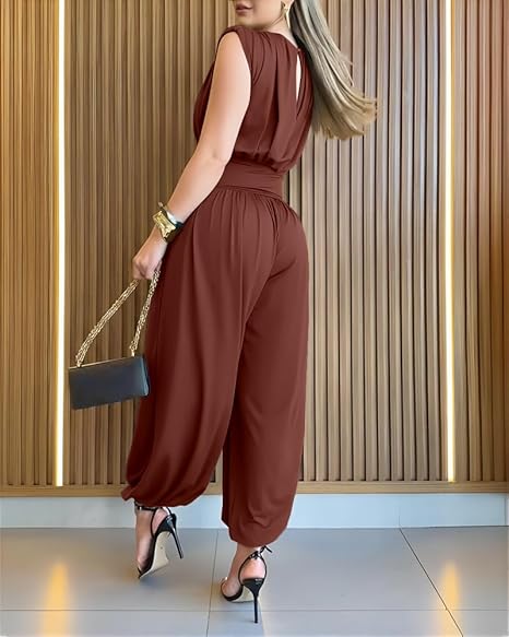 Sophisticated sleeveless women's jumpsuit, ideal for parties, with a cinched high waist.