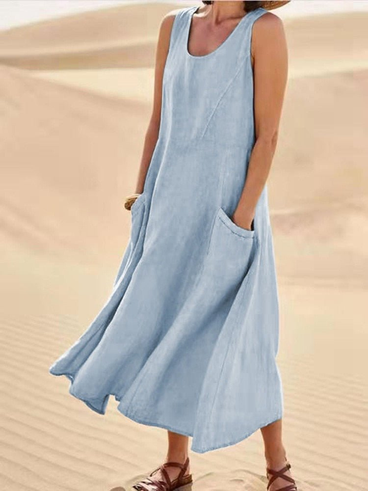 Effortless women's midi dress with a scoop neck, sleeveless design, and pockets. Versatile for casual summer days.