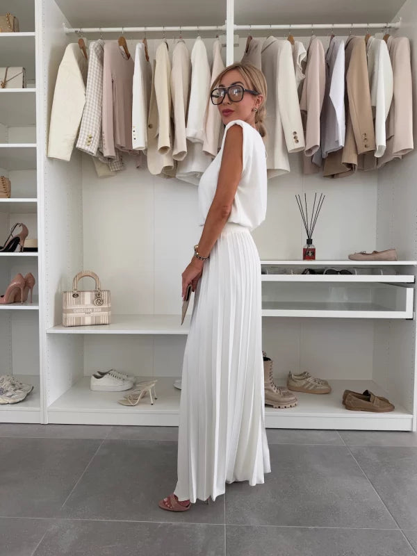 Comfortable women's two-piece set featuring a sleeveless top & wide-leg pants for summer.