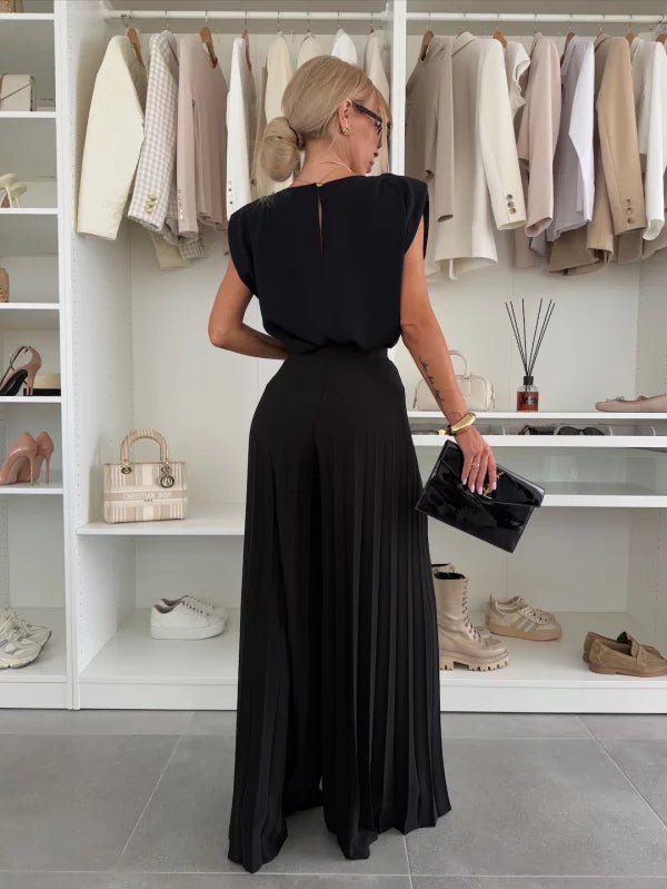 Relaxed fit women's sleeveless top & wide leg pants two-piece set, ideal for warm weather style.
