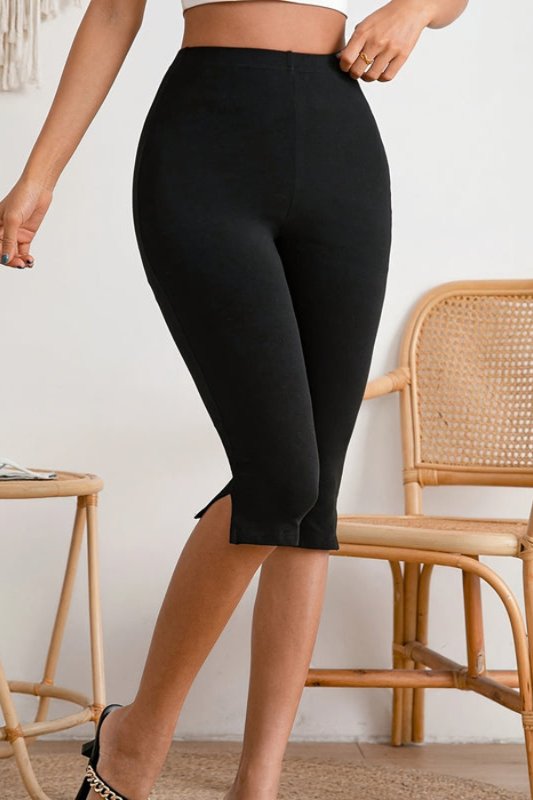 Flattering women's stretch cropped pants with a slim fit design, great for casual or dressy occasions.
