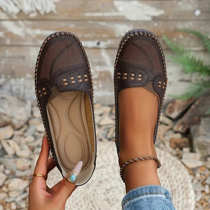 Stylish women's breathable slip-on loafers, ideal comfort flats for women's fashion.