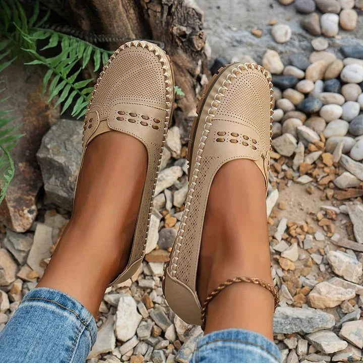 Women's slip-on comfort flats, versatile loafers for spring, summer, and autumn fashion.