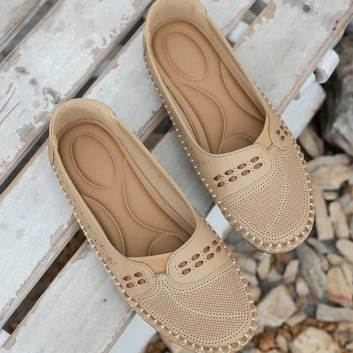 Women's casual slip-on loafers, comfortable and breathable flats for daily wear.