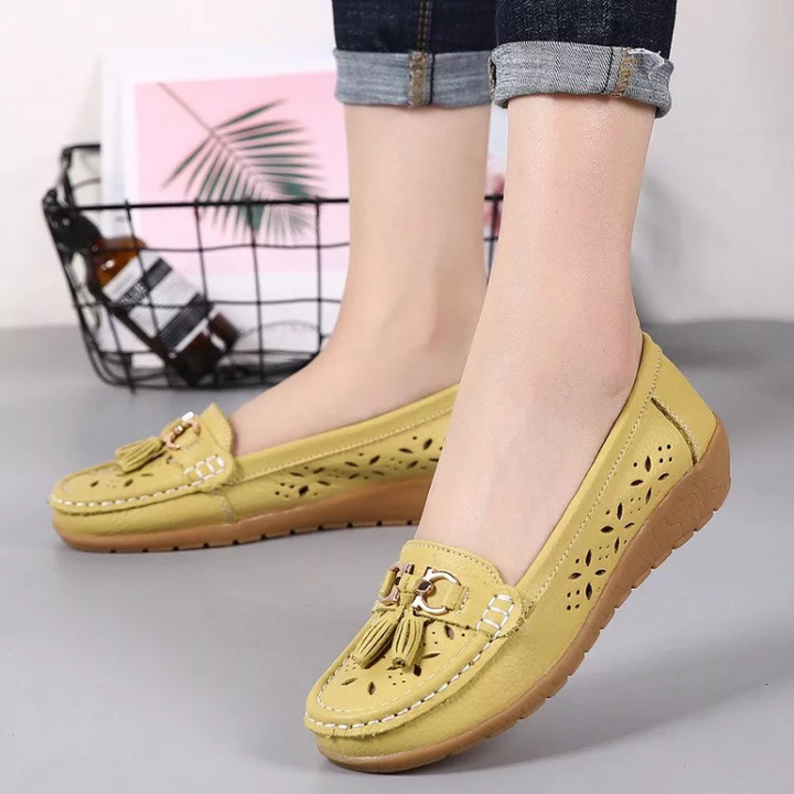 Women's comfort moccasin sandals with arch support, ideal for walking & casual daily wear.