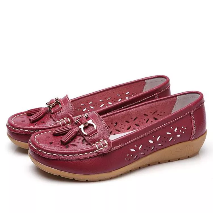 Classic women's soft moccasin sandals, breathable design for ultimate summer comfort & casual flats.
