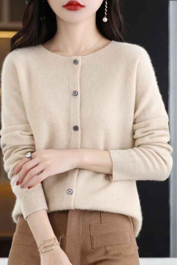 Professional women's long button cardigan, soft knitwear ideal for stylish office wear.