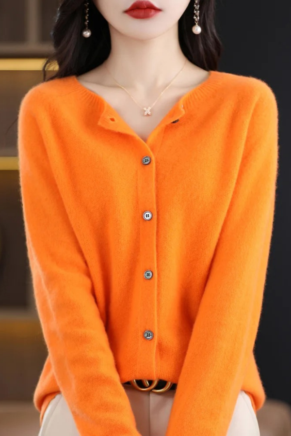 Button-front women's long cardigan with elegant buttons; soft knitwear for versatile layering.