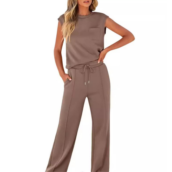 Comfortable women's matching set, breathable fabric, ideal for summer outfits.