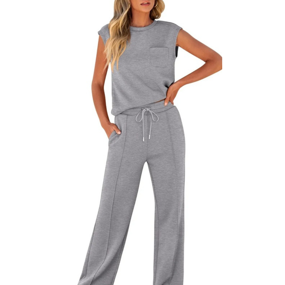Lightweight women's lounge outfit, soft, perfect for summer comfort and relaxation.