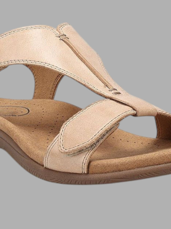 Women's Solea everyday flat sandals: comfortable, supportive, & lightweight for summer walking and casual style.