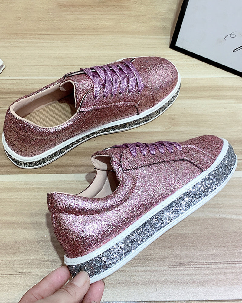 Trendy women's platform glitter sneakers. Fashionable casual shoes for ladies, offering comfortable, elevated style.