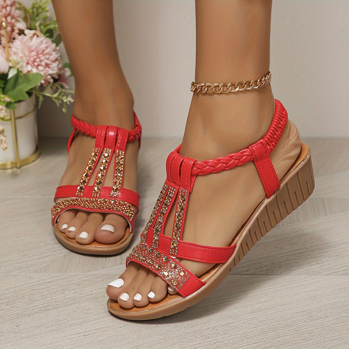 Women's sparkling woven flat sandals, chic & lightweight for summer.