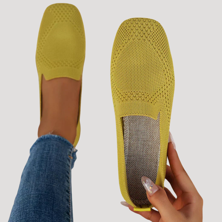Easy slip-on women's square toe flats, breathable for comfort, modern casual ballet shoe style.