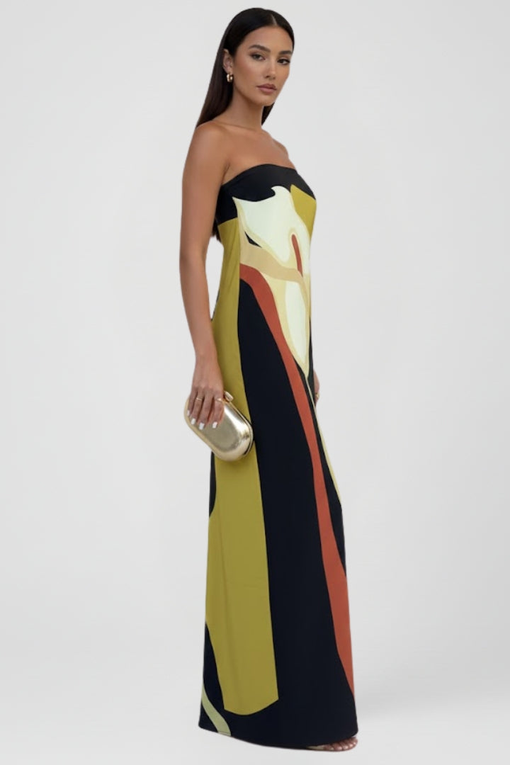 Casual women's abstract print strapless maxi dress, ideal for summer days and beach trips.