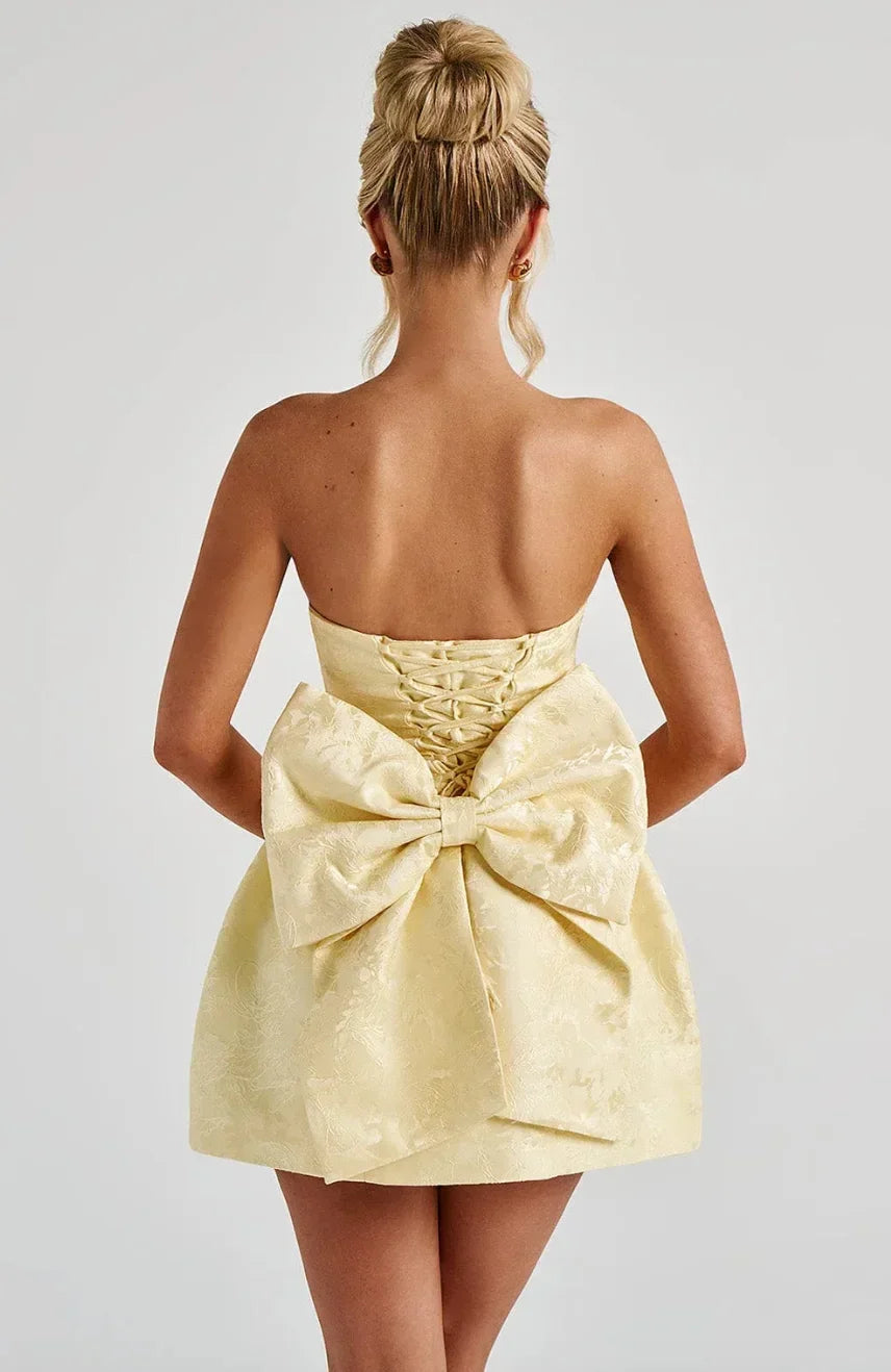 Elegant strapless mini dress for women. Ideal for special occasions, parties, and summer events.