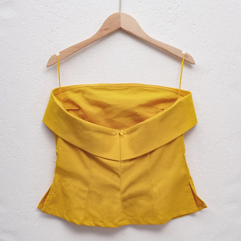 Chic women's strapless tube crop top. A sleek and versatile summer top for trendy warm-weather fashion.