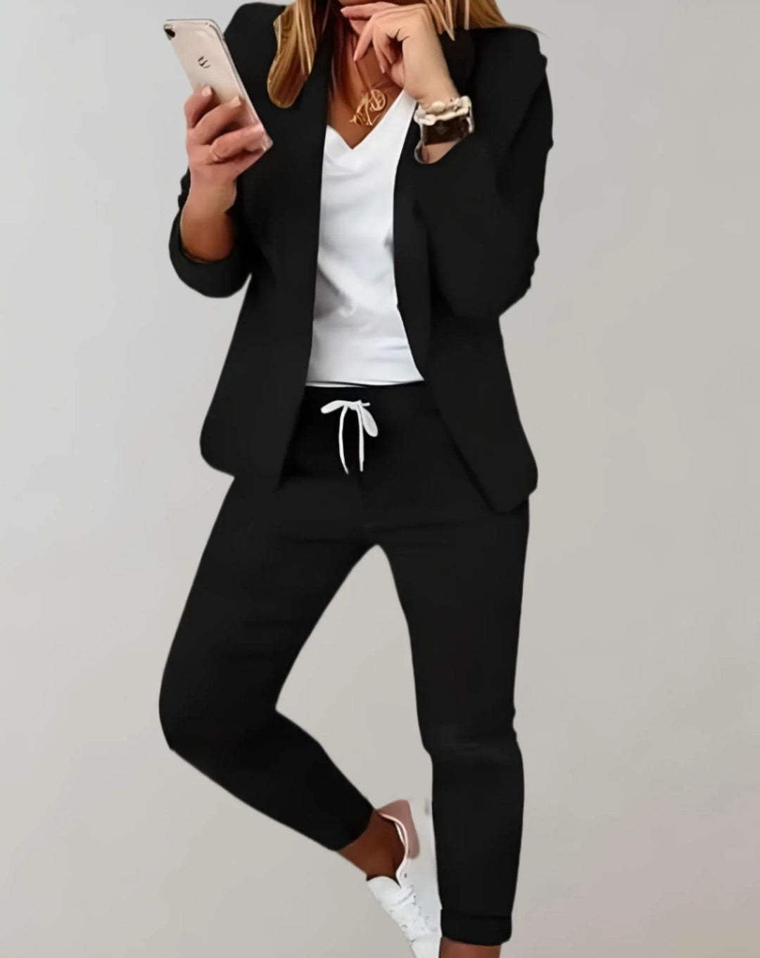 Modern women's blazer set with coordinating trousers. A comfortable and stylish womens outfit for various occasions.