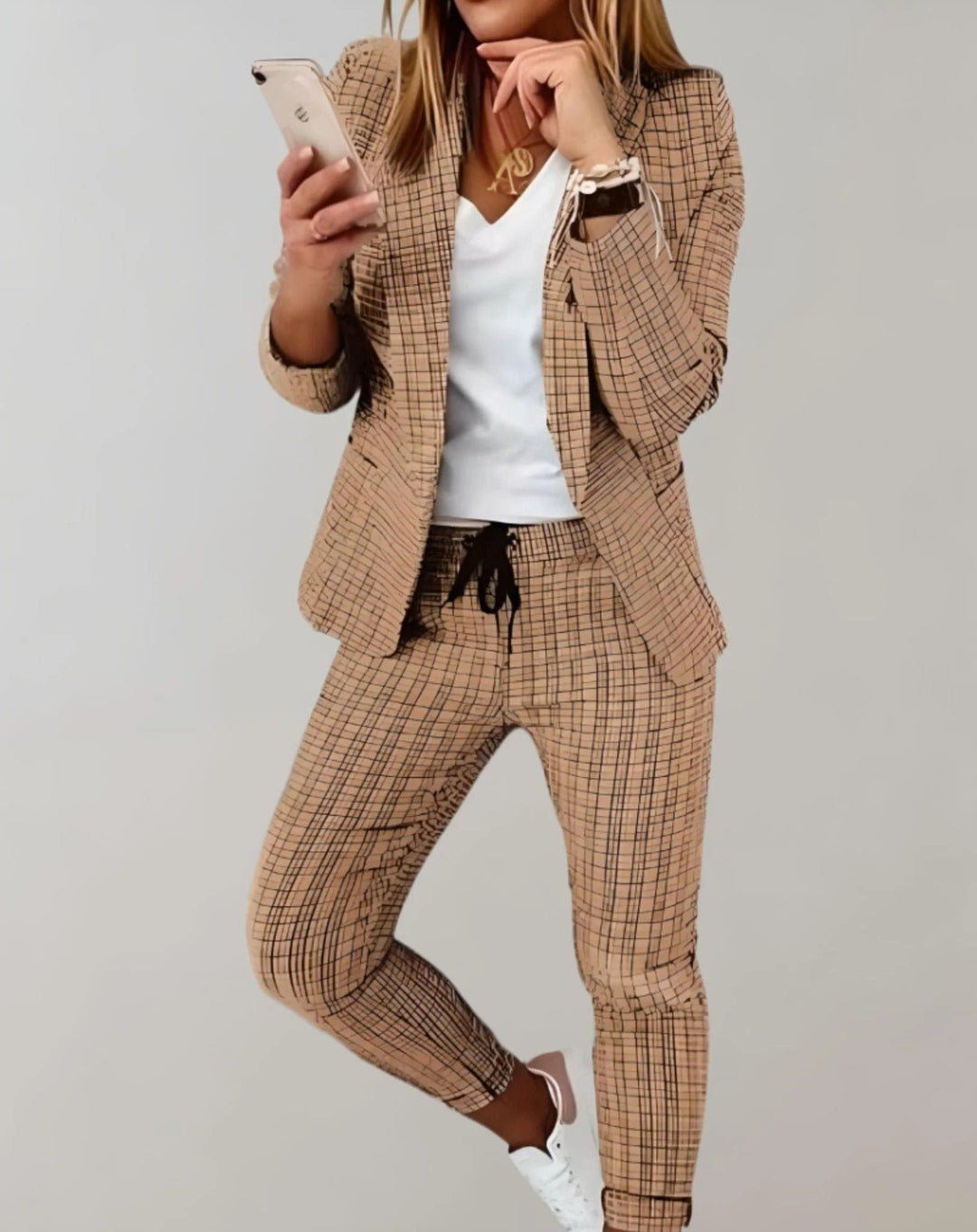 Women's spring fashion matching blazer and trousers set. A chic and comfortable womens co-ord set for daily wear.