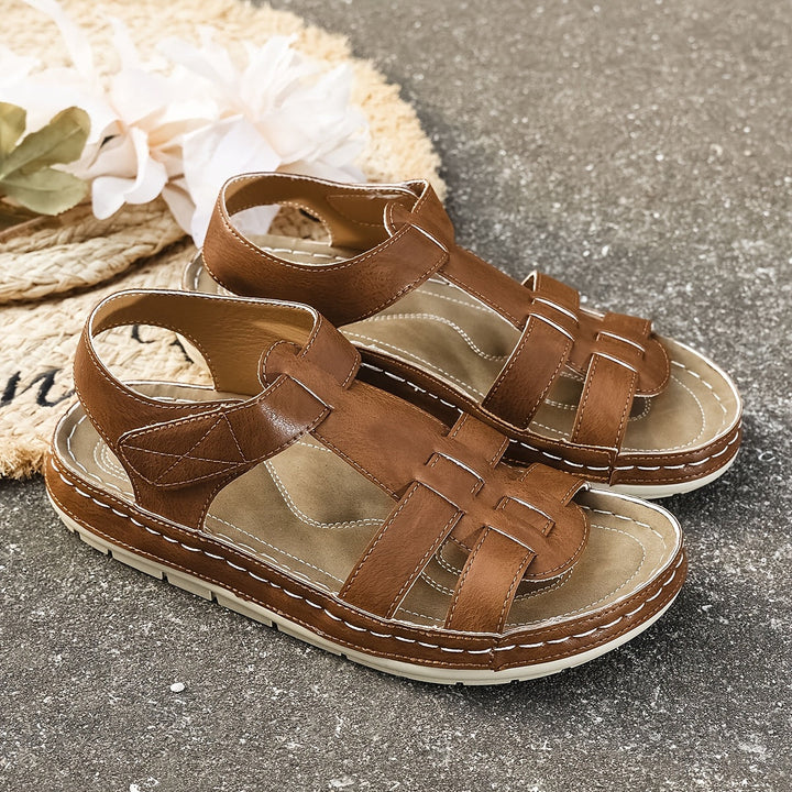 Comfortable women's casual sandals, lightweight design ideal for everyday wear, stylish summer fashion.