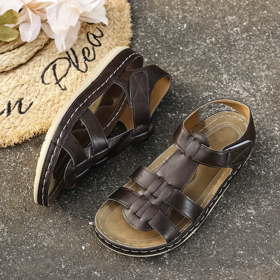 Green women's stylish casual sandals, perfect summer fashion for versatile everyday comfort.