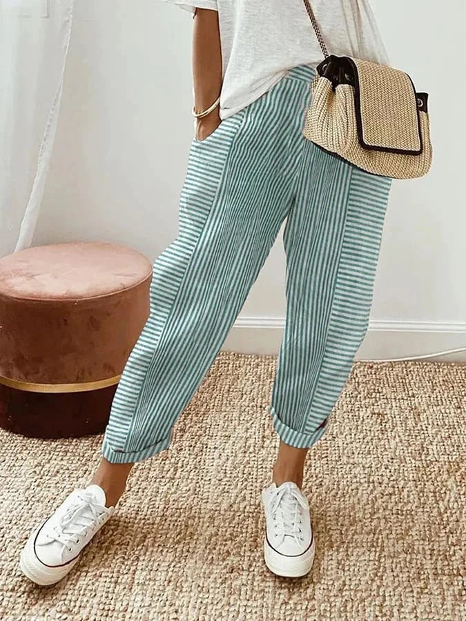 Comfortable women's striped cropped pants, featuring a straight leg cut and convenient side pockets.