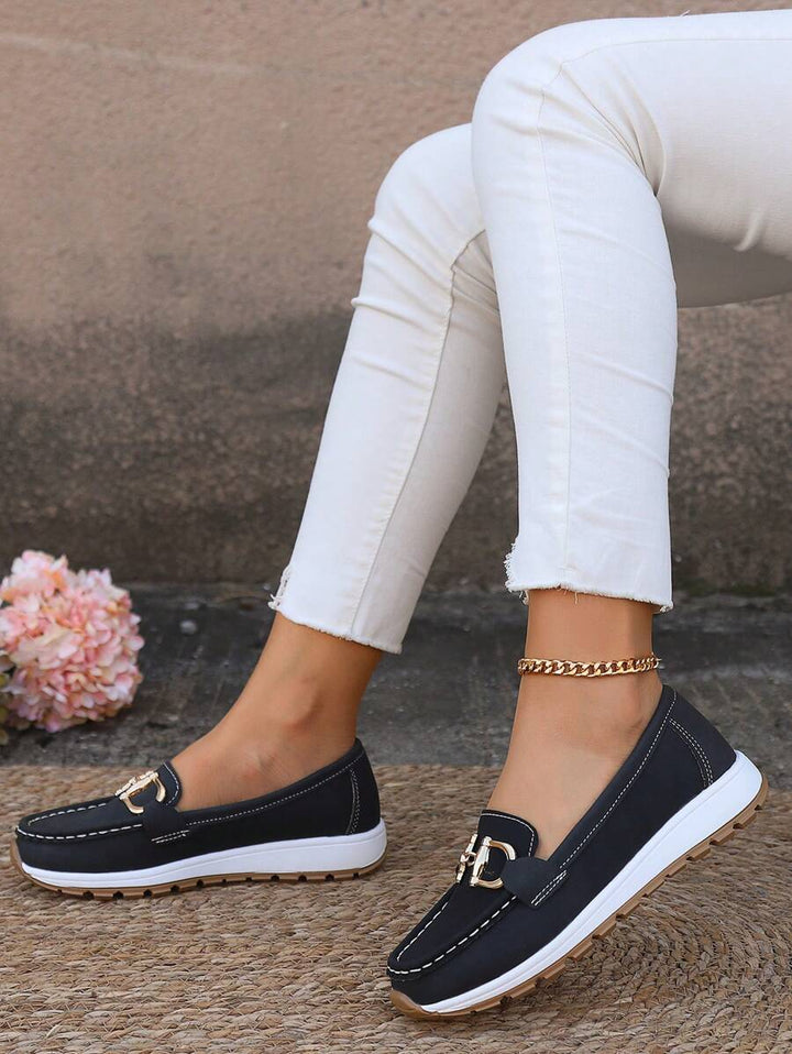 Women's versatile flatform loafers, slip-on style, round toe, and elegant gold chain detail for daily wear.
