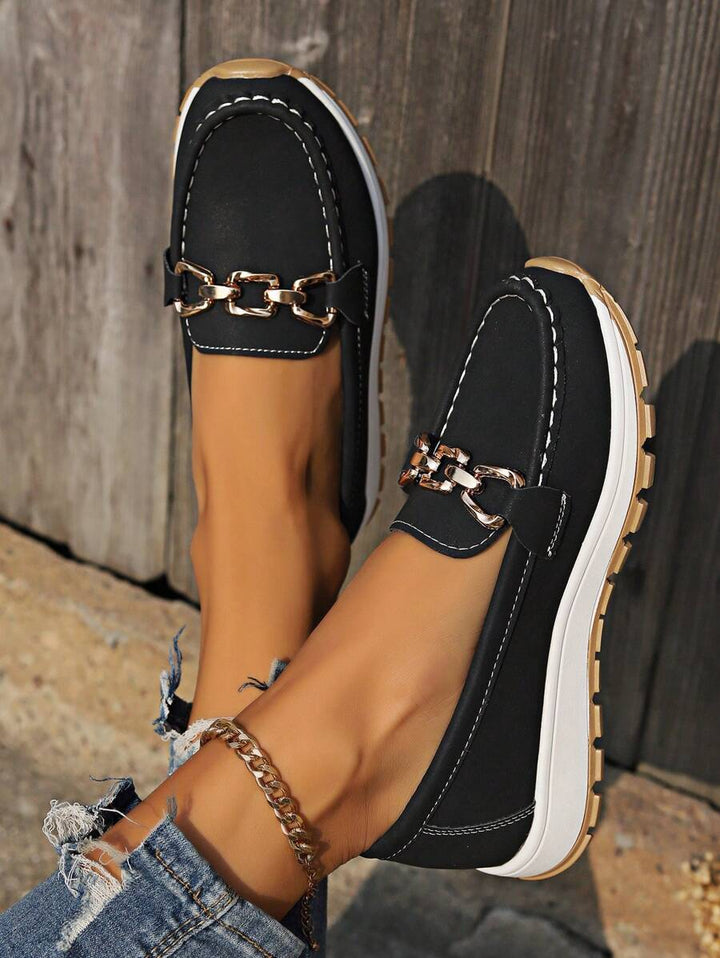 Perfect everyday women's flatform loafers. Slip-on, round toe design with a chic gold chain accent, very comfy.