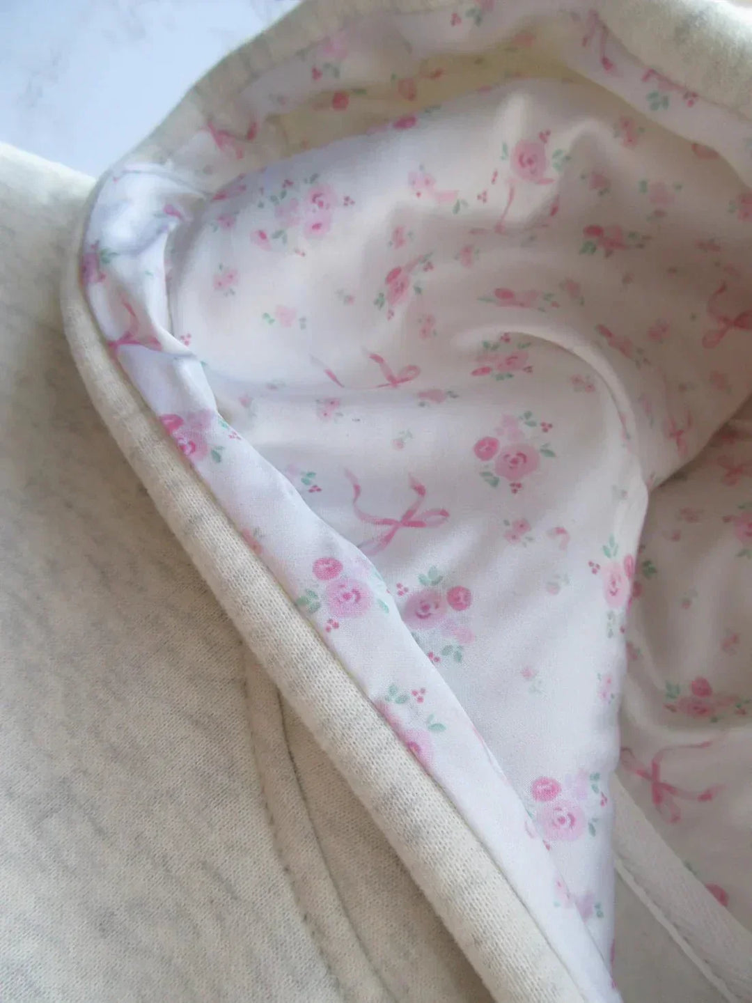 Elegant women's sweater, a stylish hoodie with a distinctive bow detail. Versatile and comfortable for everyday fashion.