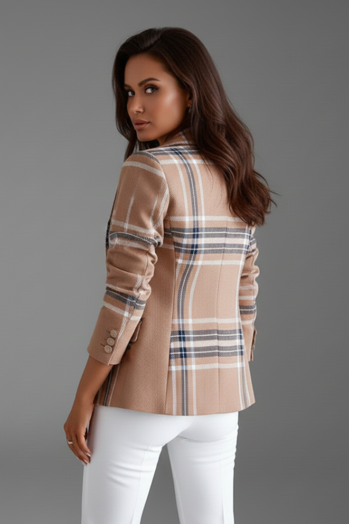 Elegant women's blazer with classic lapels and a structured fit, great for professional or stylish outerwear.
