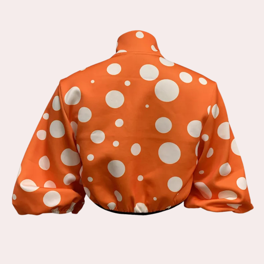 Stylish women's short coat: modern versatile outerwear for casual and fashionable autumn & spring.