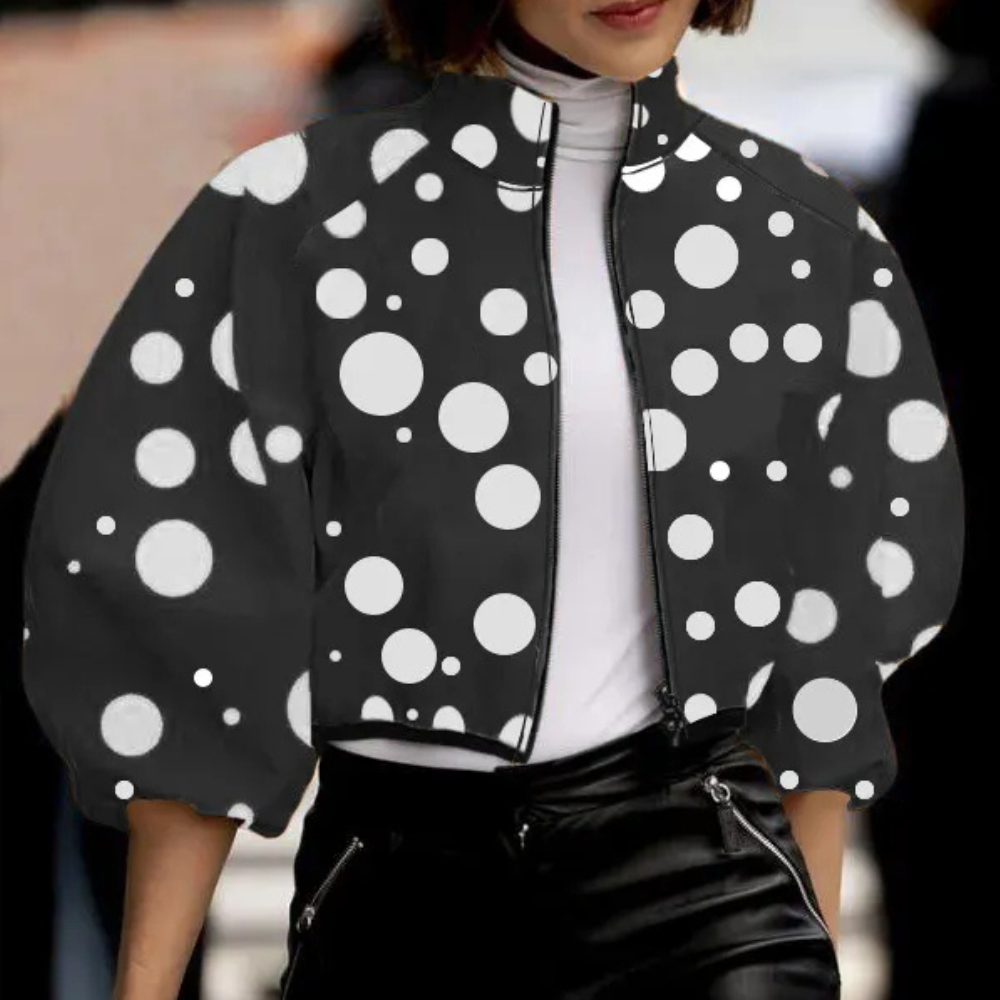 Elegant women's short coat, a modern and versatile jacket for stylish, everyday casual wear.