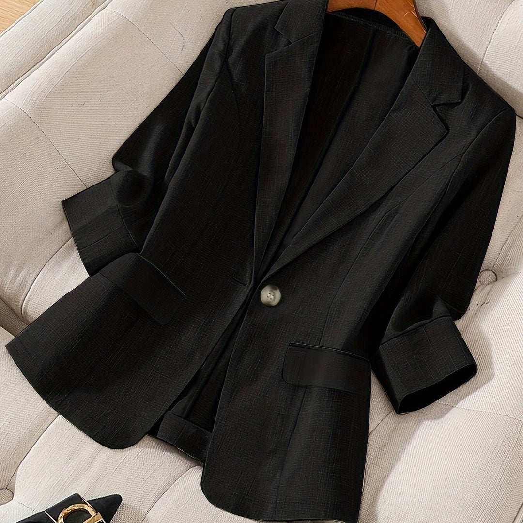 Cropped women's tailored blazer, essential for business casual and professional style.