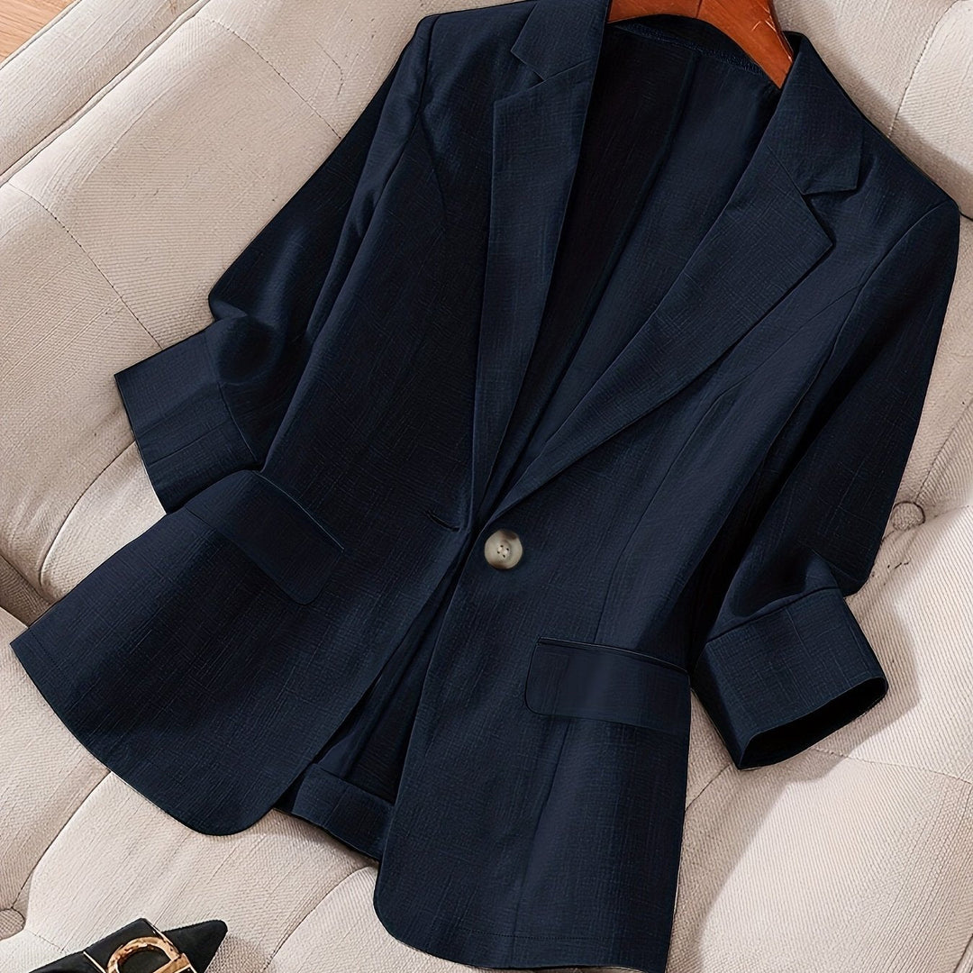 Sophisticated women's cropped tailored blazer, perfect for workwear and light layering.