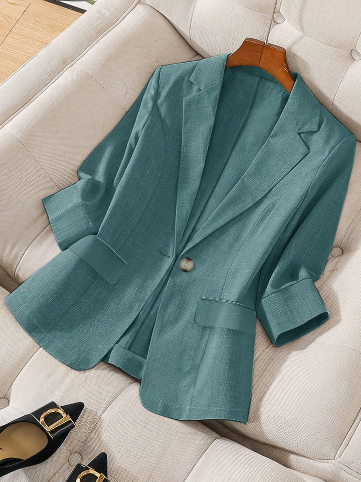 Stylish tailored cropped blazer for women, professional fashion, smart casual appeal.