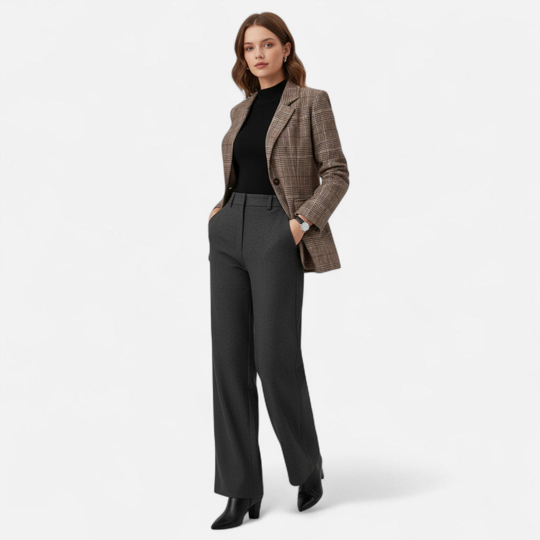 Single-breasted women's plaid blazer in a tailored fit, ideal for smart casual business and workwear.