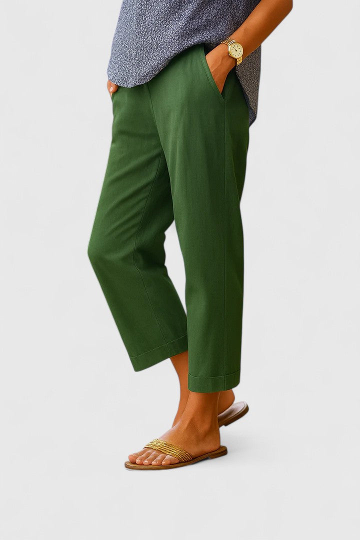 Comfortable women's straight leg trousers, tailored fit ankle length, featuring convenient side pockets.