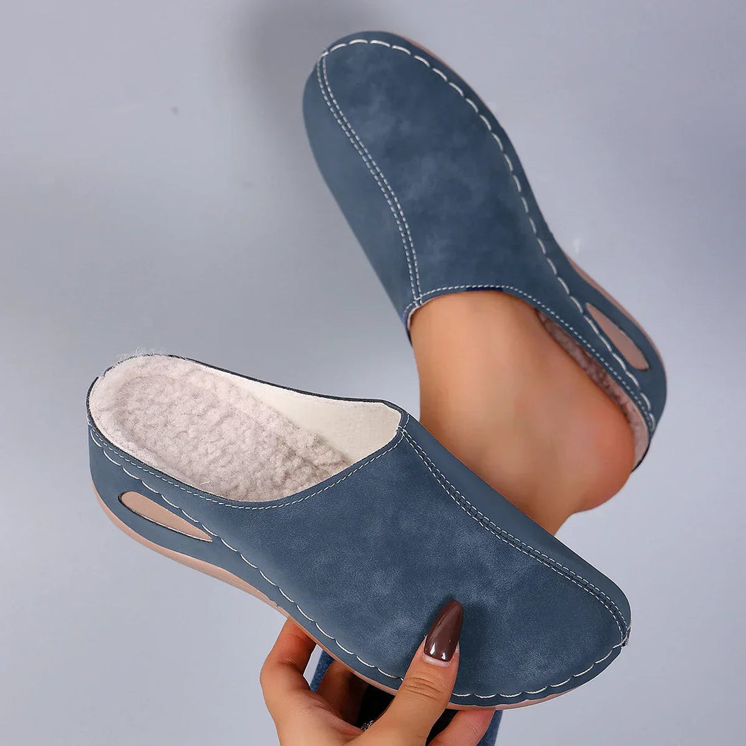 Women's ultra-comfort slip-on clogs for all-day wear, cushioned support for everyday tasks.
