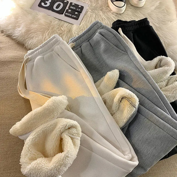 Women's ultra-soft warm lounge pants, perfect for cozy winter comfort and relaxed casual wear.