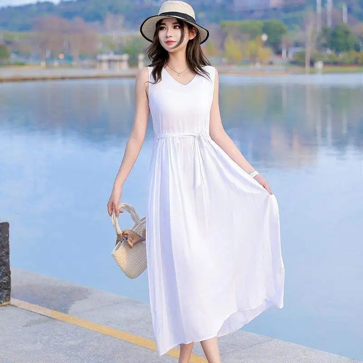 Women's V-neck maxi dress. Sleeveless, tie waist, pockets. Ideal for summer casual or vacation.