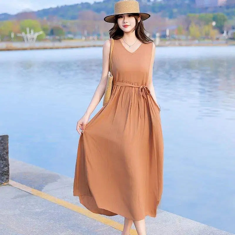 Casual women's V-neck maxi dress, ideal for summer, beach, or vacation. Designed with tie waist & pockets.