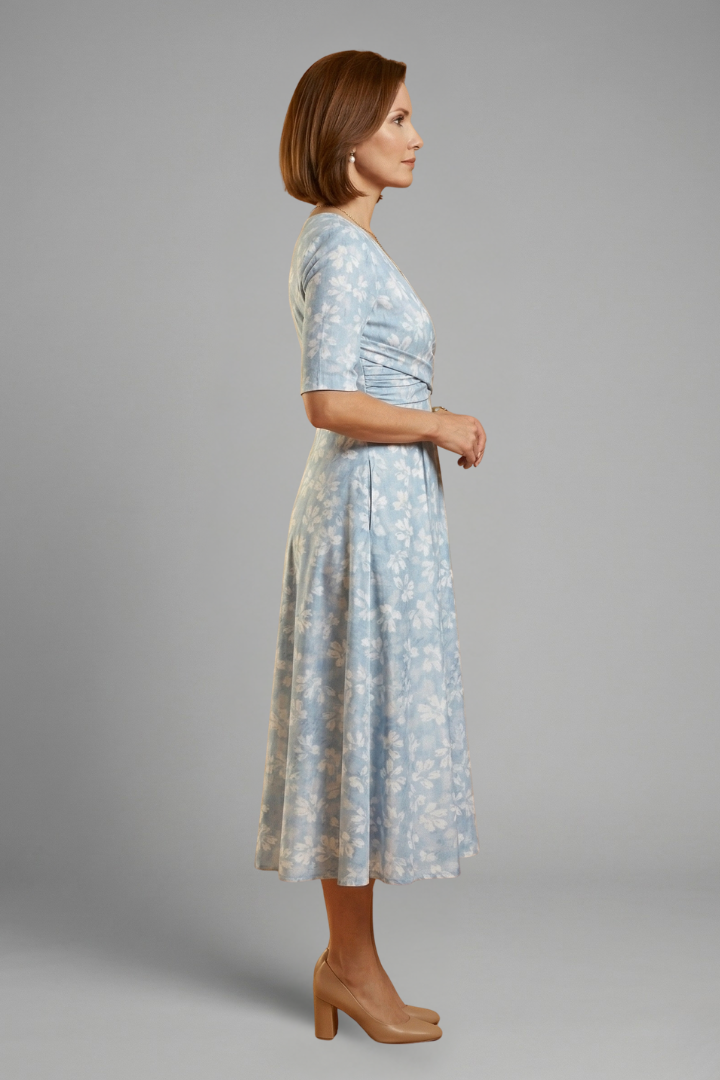Versatile women's V-neck midi dress with short sleeves & functional pockets, great for daily wear.
