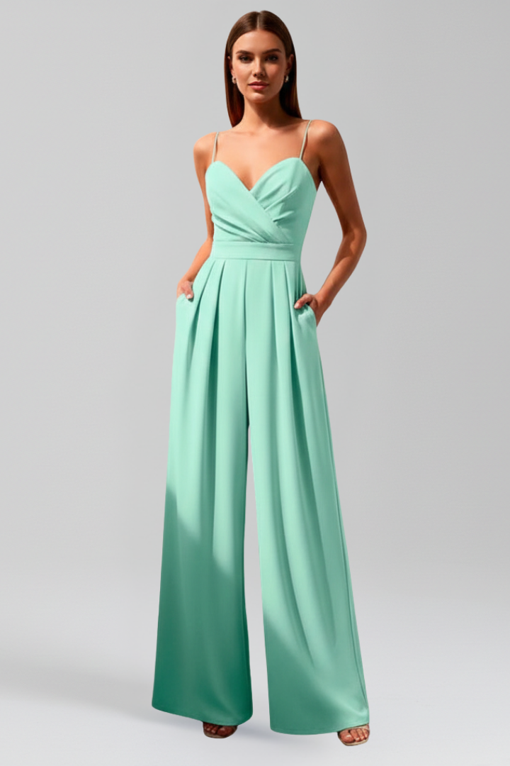 Casual women's sleeveless V-neck wide leg jumpsuit, perfect for comfortable and flowy spring fashion.