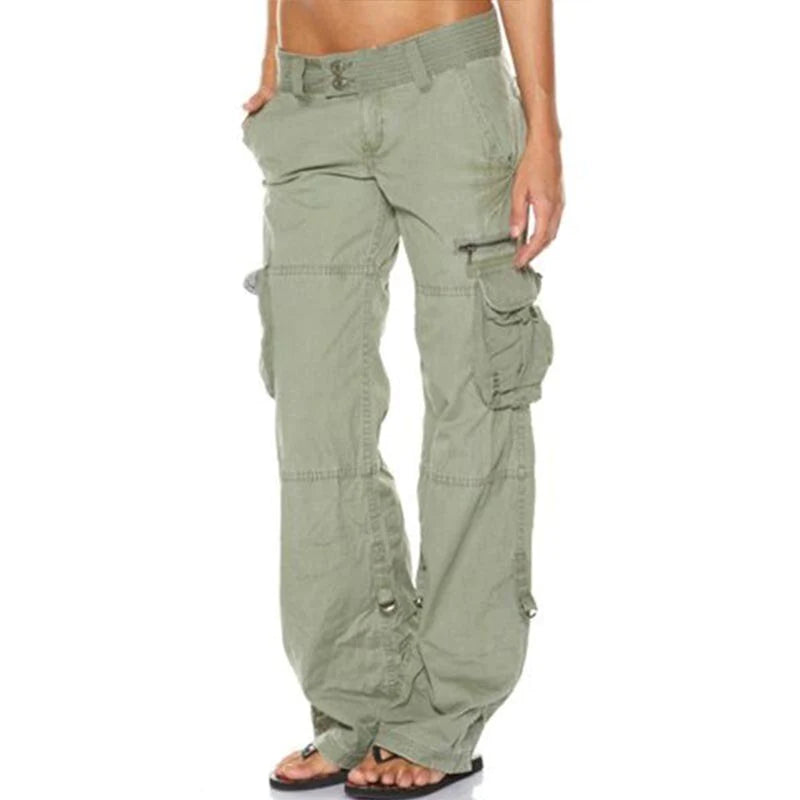 Stylish women's cargo trousers, ideal for street style or outdoor activities. Features spacious side pockets.
