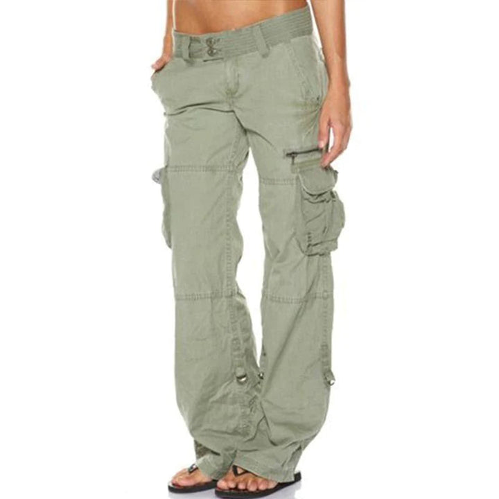 Stylish women's cargo trousers, ideal for street style or outdoor activities. Features spacious side pockets.