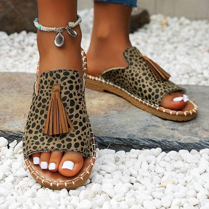 Ladies' fashionable slip-on flats, ideal comfortable footwear for summer and daily use.