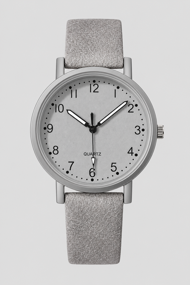 Timeless women's analog watch combining vintage elegance with a comfortable leather strap for daily fashion.