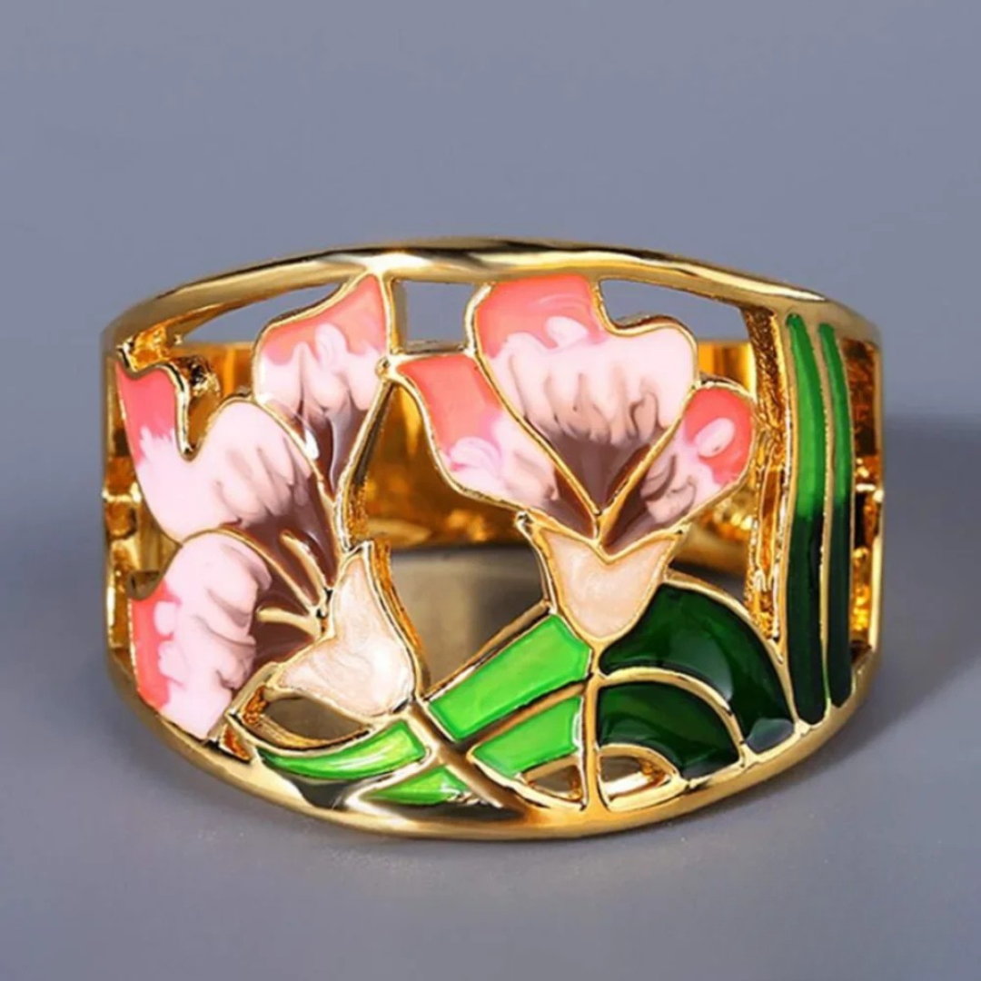 Women's vintage floral gold enamel ring, an elegant fashion jewelry piece with a charming design.
