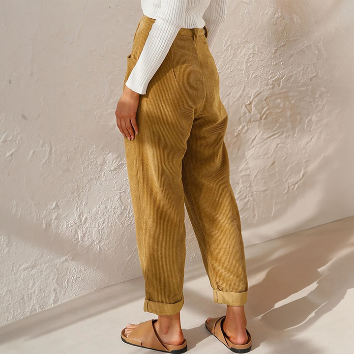 Easy-wear women's vintage style relaxed fit trousers, perfect comfortable bottoms for everyday casual fashion.